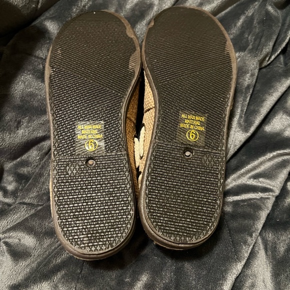 Tan Burlap Shoes, New Without Tags - Picture 5 of 5